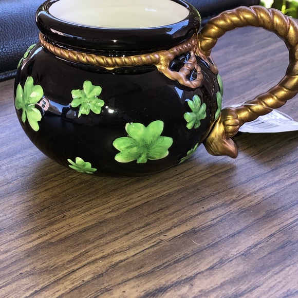 NWT Black Pot with Gold handle and trim - Picture 2 of 8